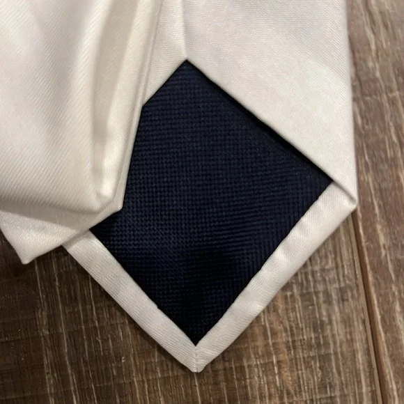 Michael Kors White Tie - Picture 4 of 5